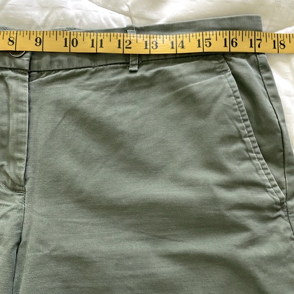 Gap Roll-Up Boyfriend Khaki Cotton Shorts, Size 8 - Picture 13 of 14